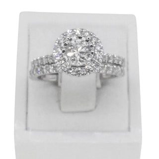 9k white gold stunning bridal set with round brilliant cut