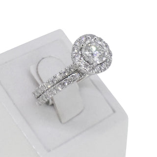 9k white gold stunning bridal set with round brilliant cut