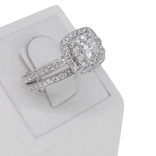 9k white gold cushion shaped engagement ring set