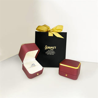 18K White Gold Round Brilliant Cut 1.06ct Diamond Halo Ring