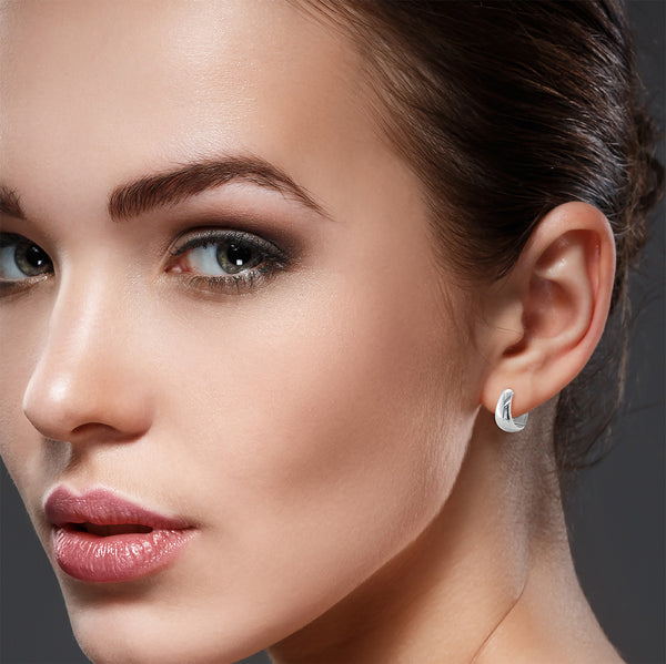 9K White Gold Tapered Polished Hoop Earrings