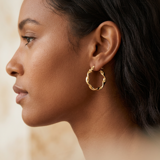 _Photorealistic_editorial_jewellery_photograph._A_side_profile_close-up_of_a_woman_s_ear_and_jawline__her_hair_softly_tucked_behind_her_ear_to_reveal_._Natural