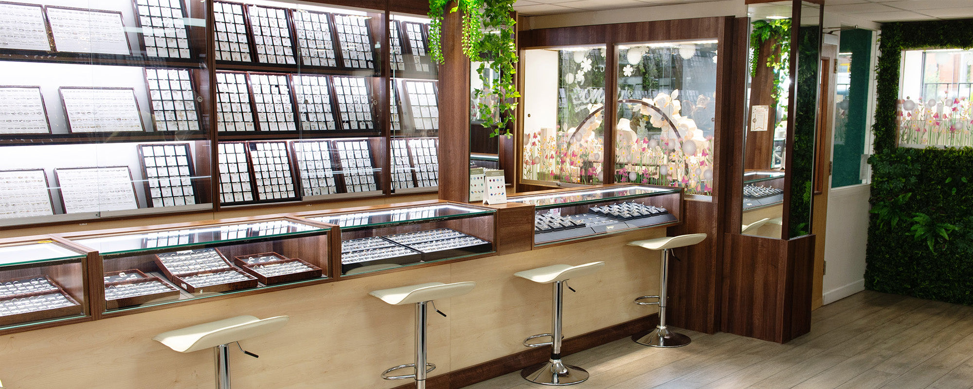 Family jewellers in Birmingham's Jewellery Quarter since 1968.