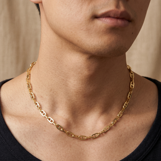 Model wearing 9K Yellow Gold Medium Square Rambo Chain - Sonny's Jewellers