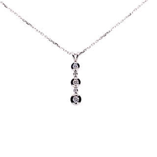 18ct White Gold 0.15ct Diamond Set Row Pendant
